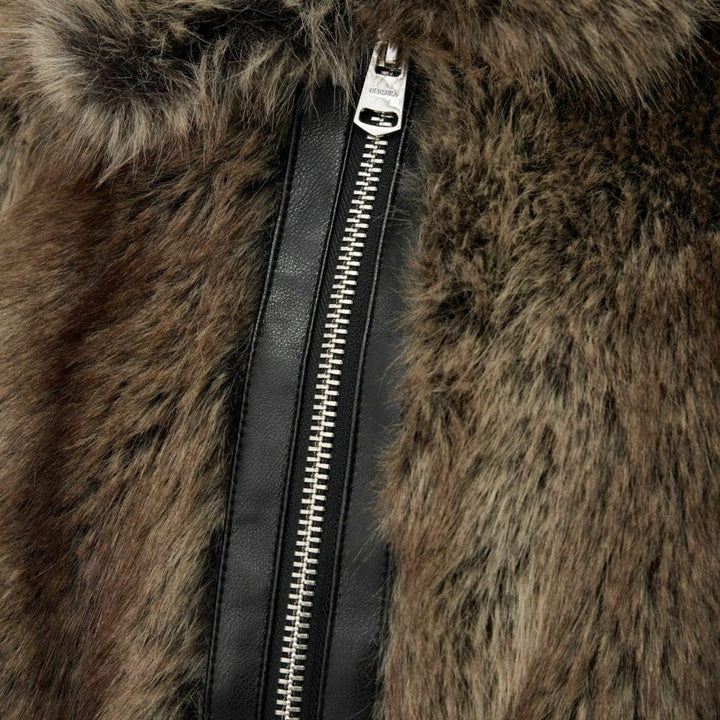 Amelia – Giacca corta in pelliccia sintetica con chic urbano