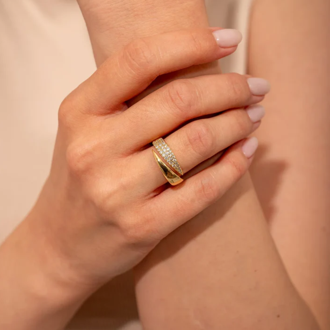 Elegante anello d’oro con pietre scintillanti (1+1 GRATIS)