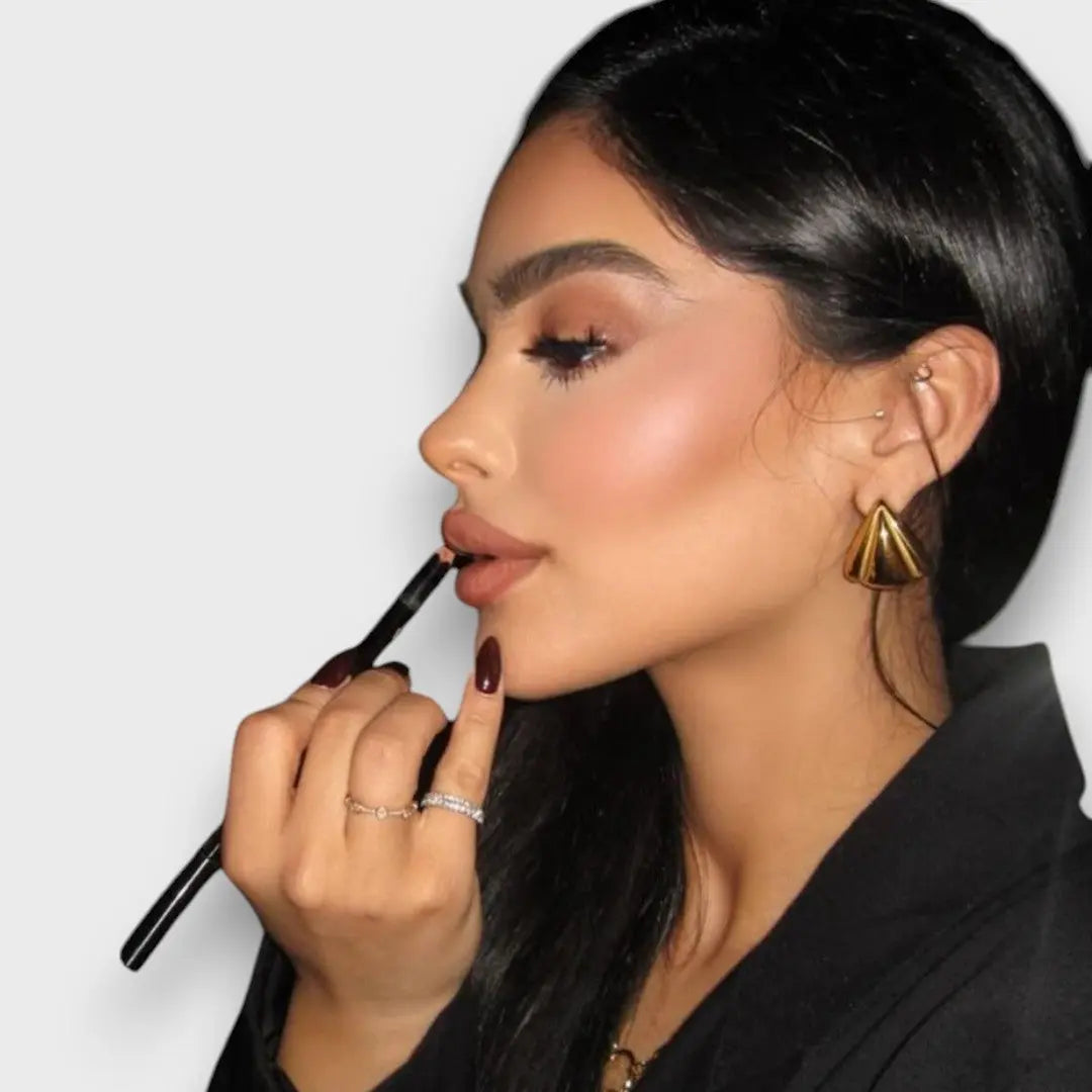 Nuna – Orecchini dorati con carattere scultoreo