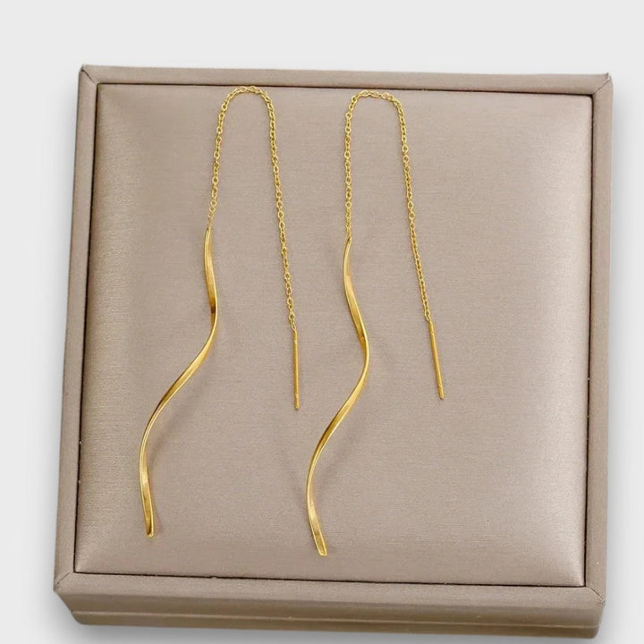 Elwira – Orecchini lunghi con forma a onda